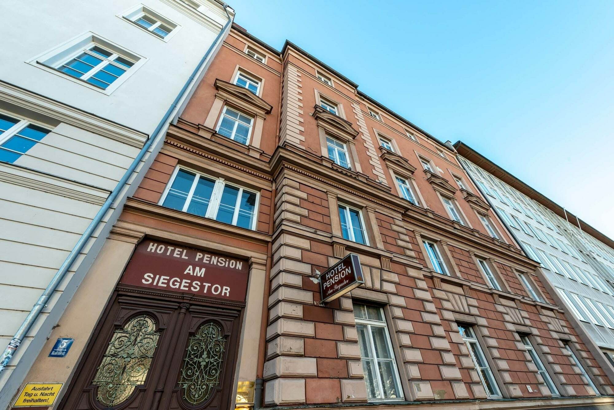 Hotel-Pension Am Siegestor Munich Exterior photo
